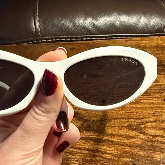 White prada sunglasses with silver detailing - Picture 6 of 6